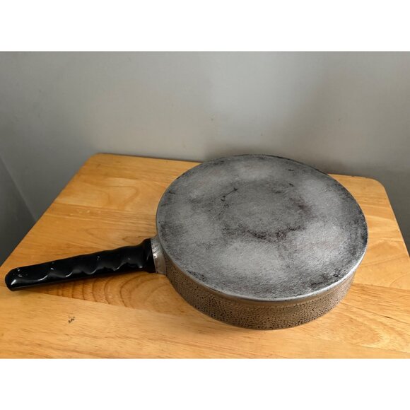 Flavor Seal Kinney Ware 9" Hammered Aluminum Fry Pan Textured Exterior Handle - Picture 7 of 8